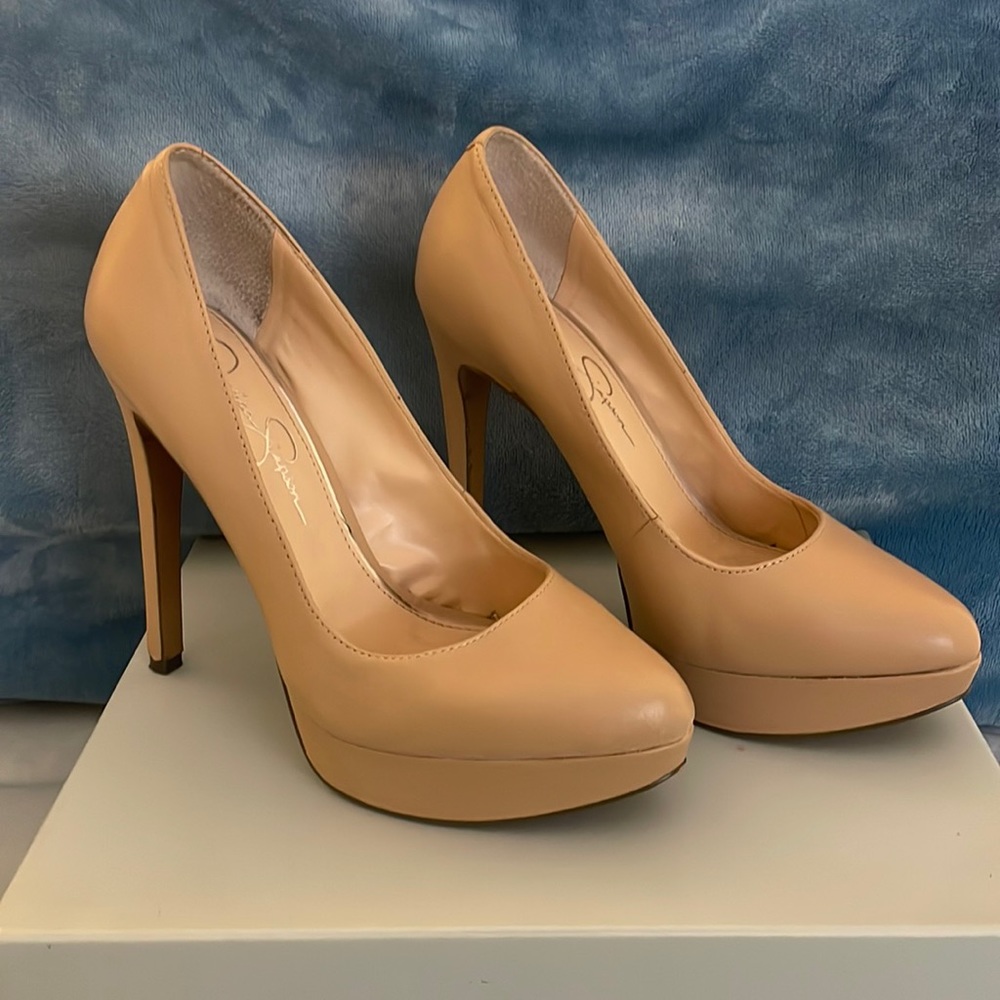 Jessica Simpson platform nude pumps. Size 6. Good condition